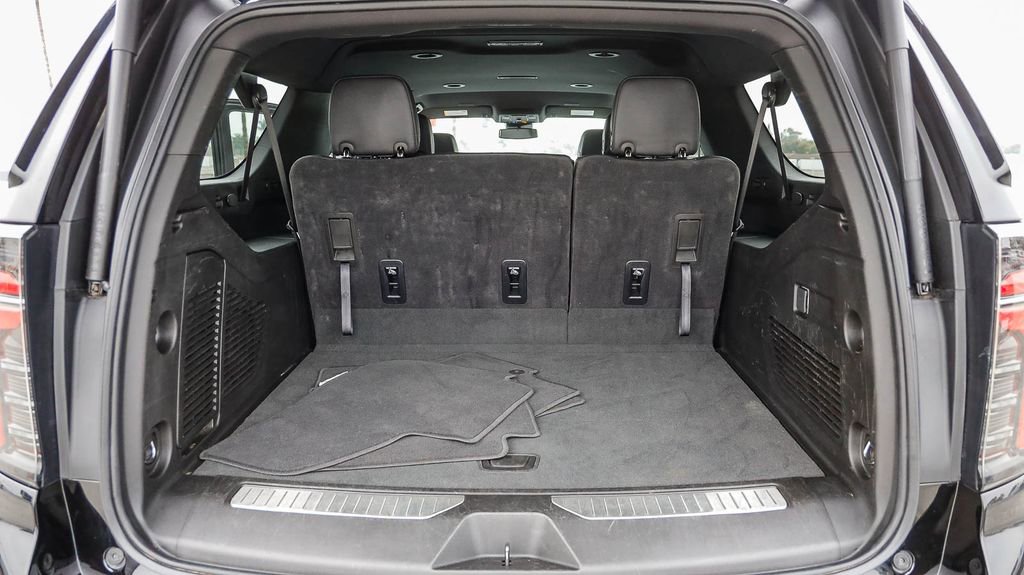 Used 2025 Chevrolet Suburban Z71 AWD/4WD image 30