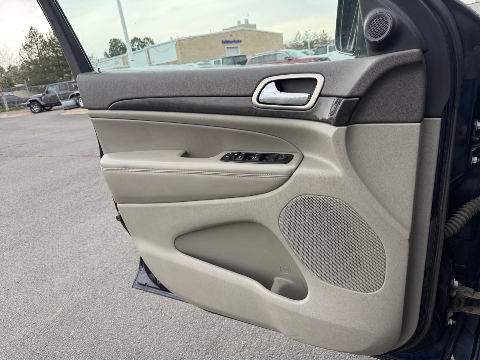 Used 2012 Jeep Grand Cherokee Laredo AWD/4WD image 13