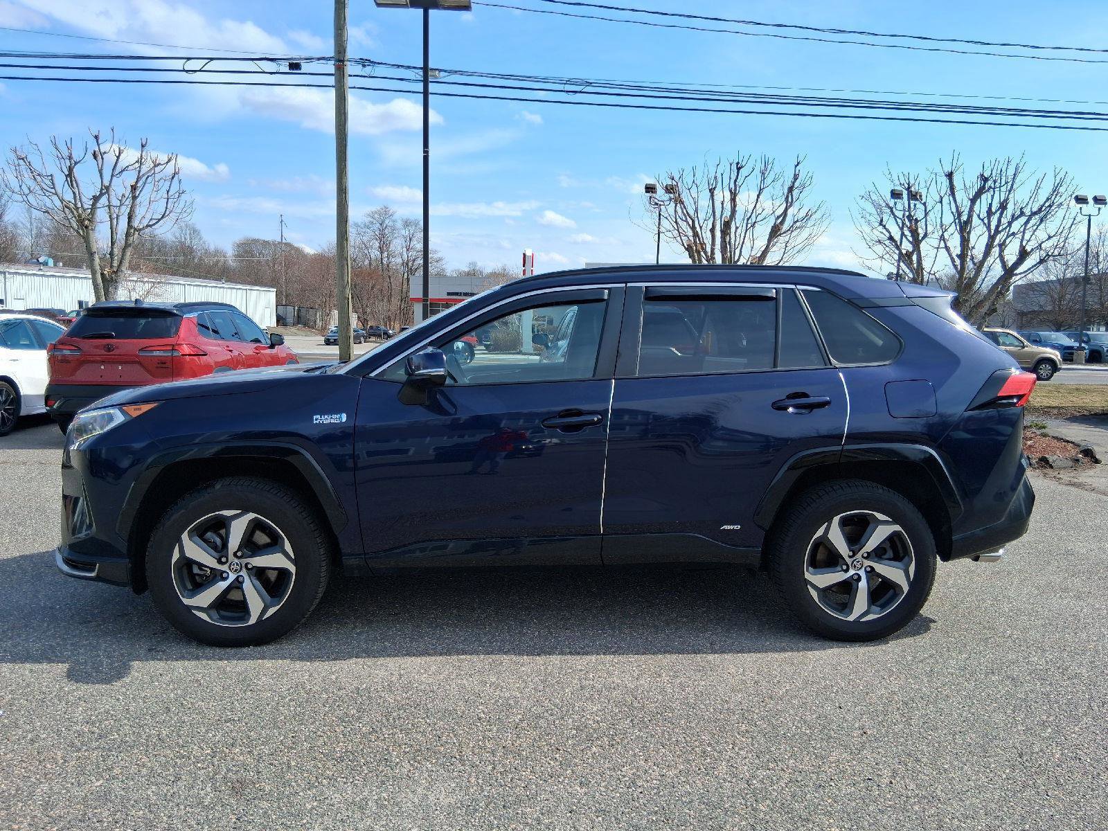 Used 2021 Toyota RAV4 SE w/ Weather & Moonroof Package image 4