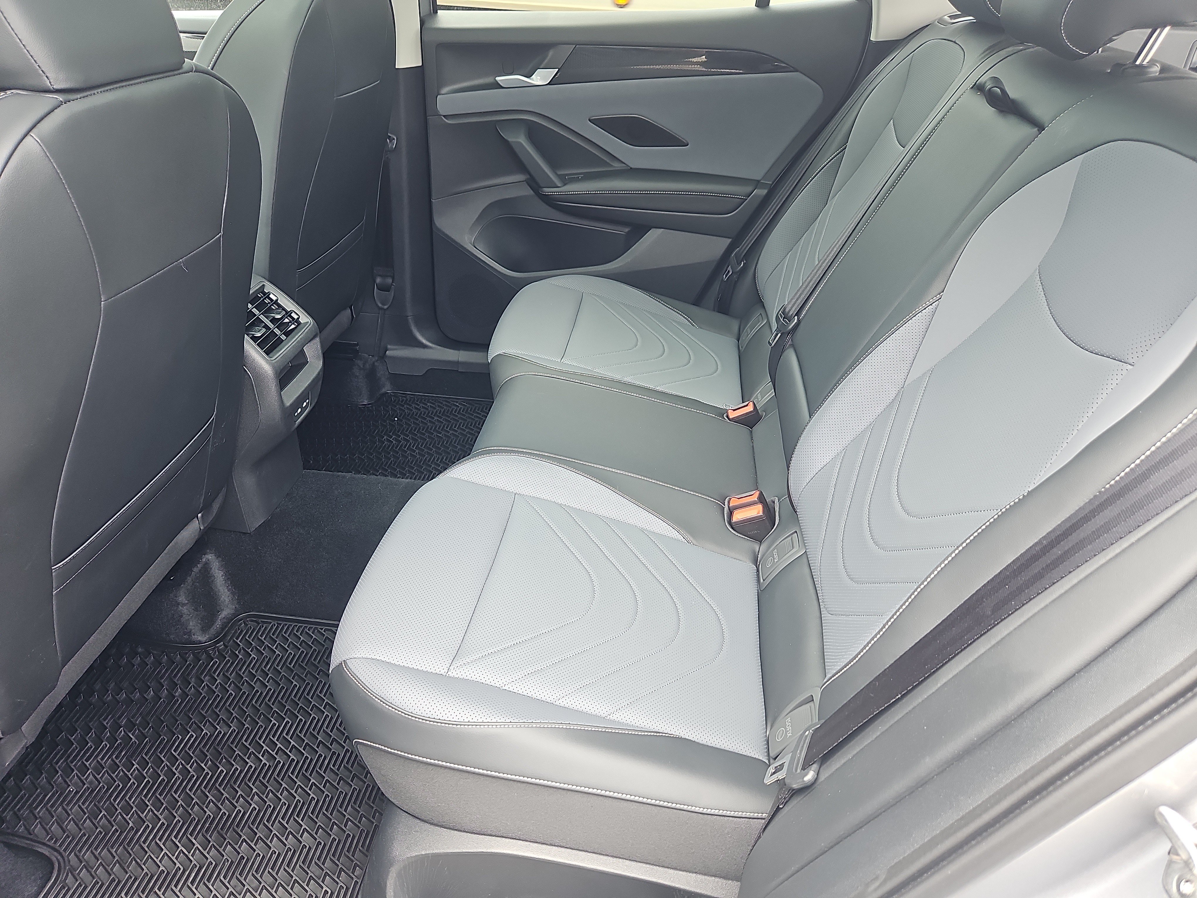 Used 2026 Volkswagen Tiguan SE AWD/4WD image 29