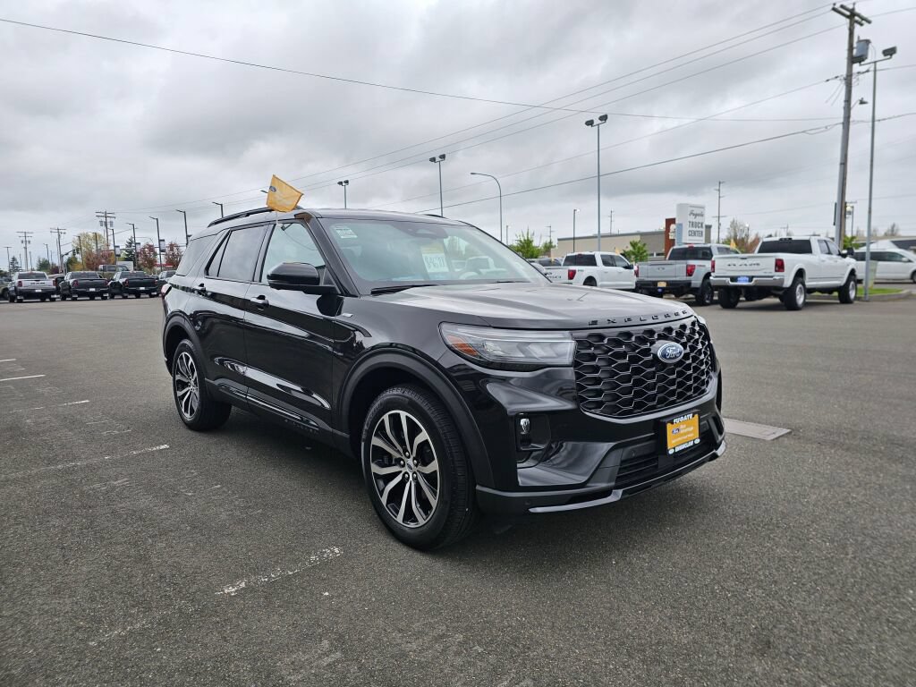 Certified 2025 Ford Explorer ST-Line AWD/4WD image 4