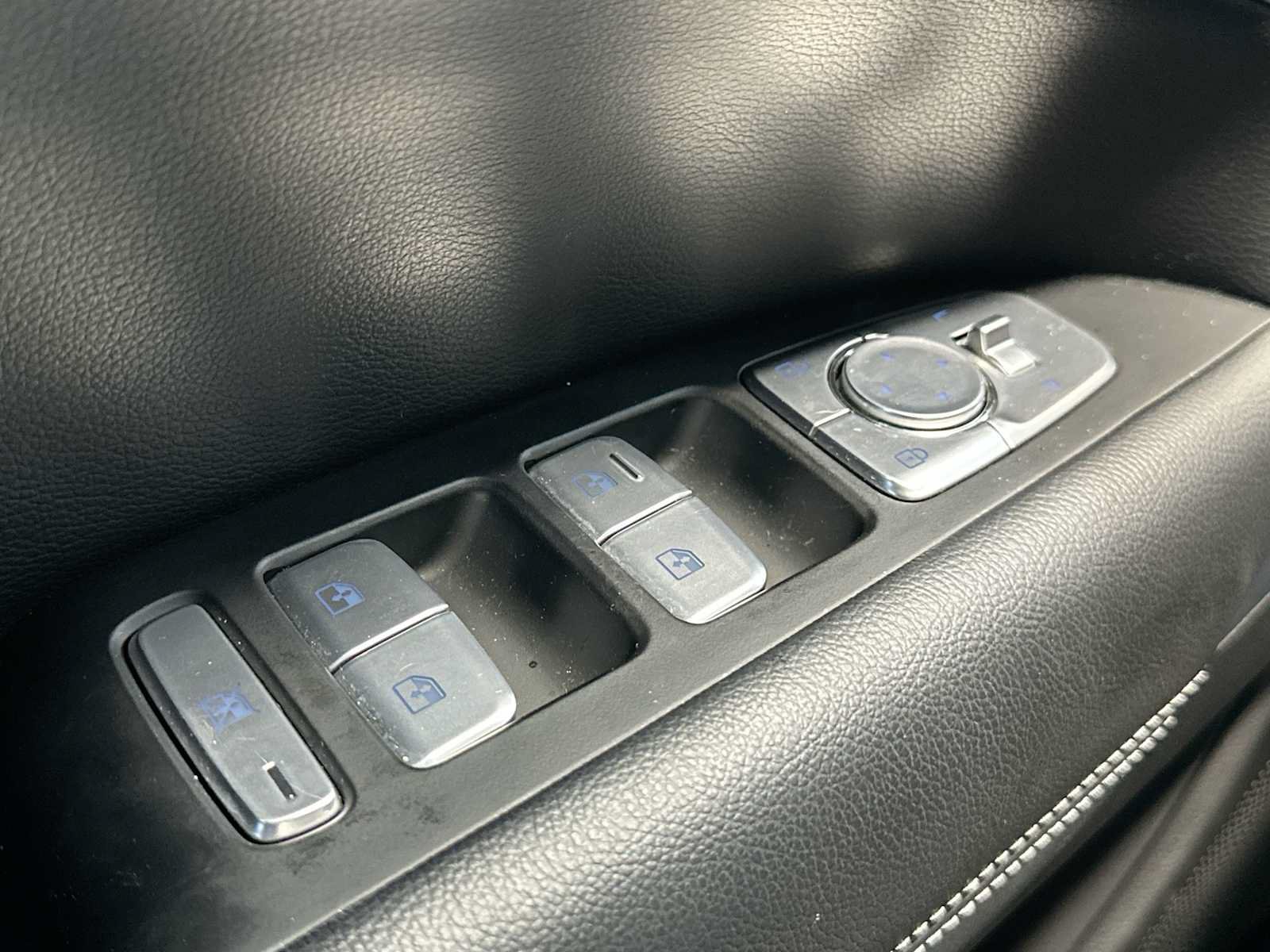 Used 2023 Genesis G70 2.0T RWD image 17