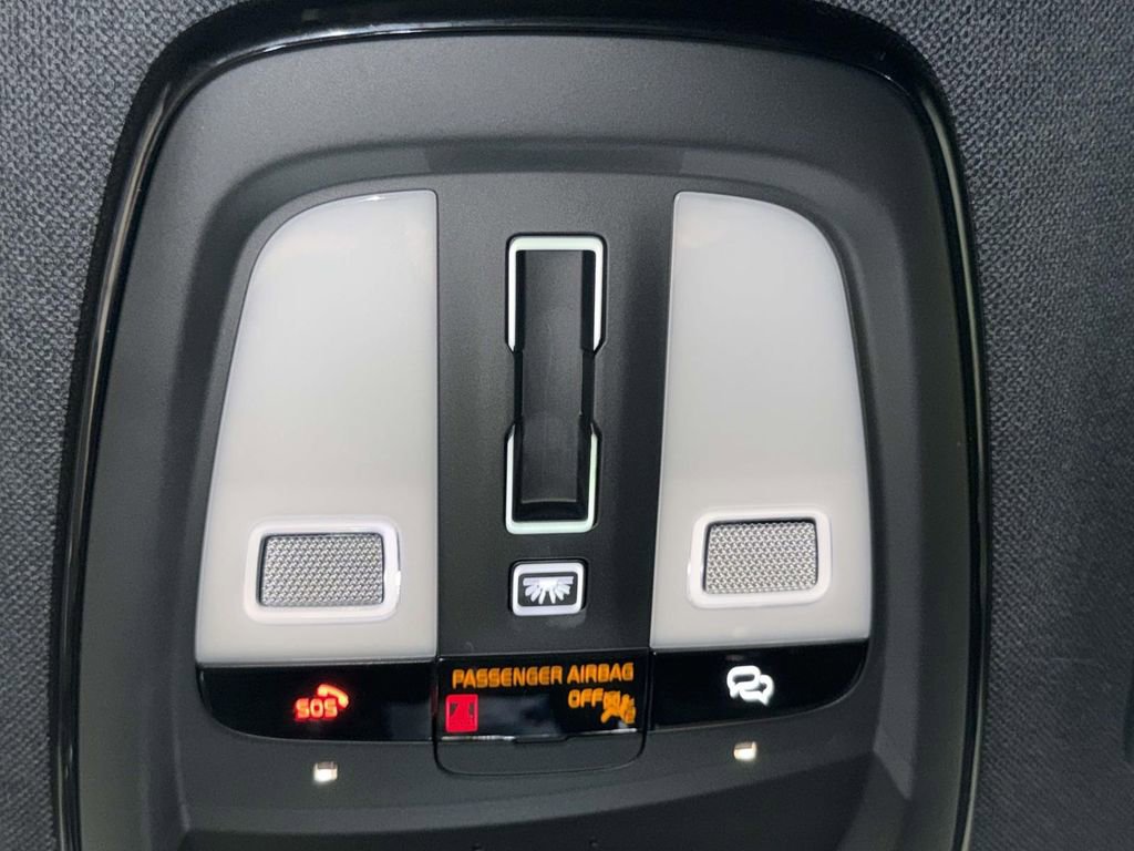 Used 2024 Volvo XC40 Recharge Plus w/ Protection Package Premier image 26