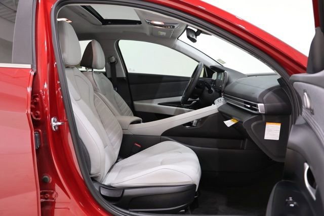 Certified 2025 Hyundai Elantra Limited image 35