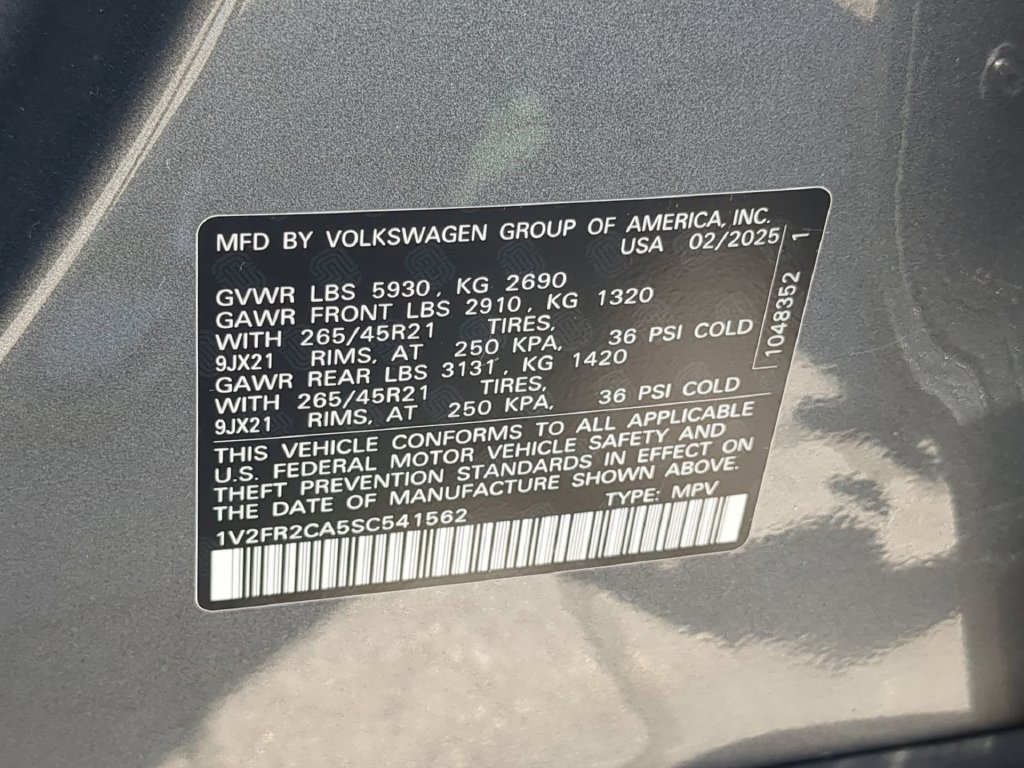 Certified 2025 Volkswagen Atlas SEL Premium R-Line AWD/4WD image 40
