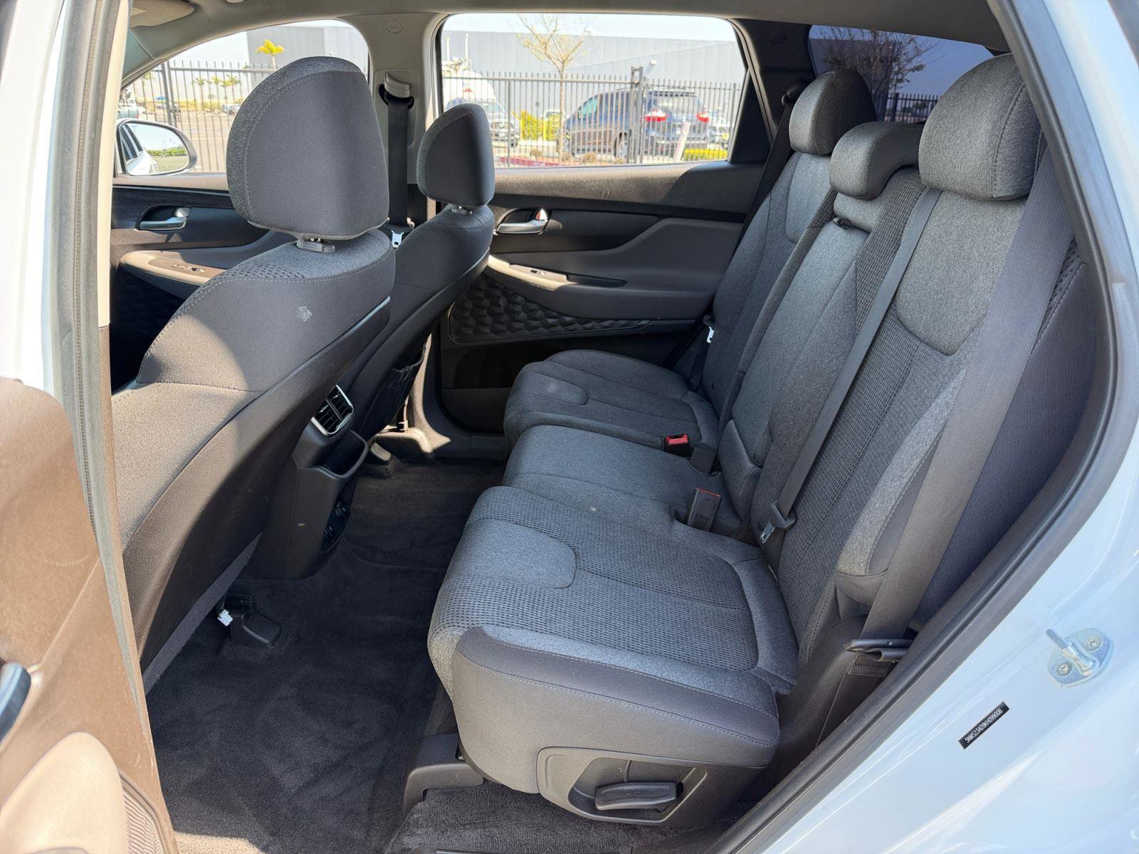 Used 2019 Hyundai Santa Fe SE image 17