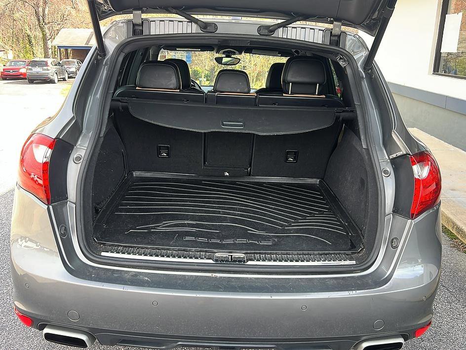 Used 2014 Porsche Cayenne Platinum Edition AWD/4WD image 10