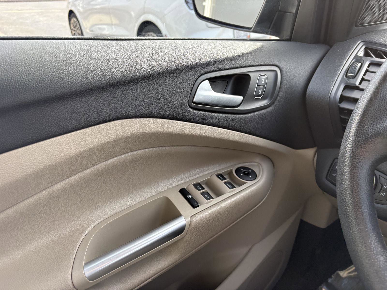 Used 2018 Ford Escape SE image 13