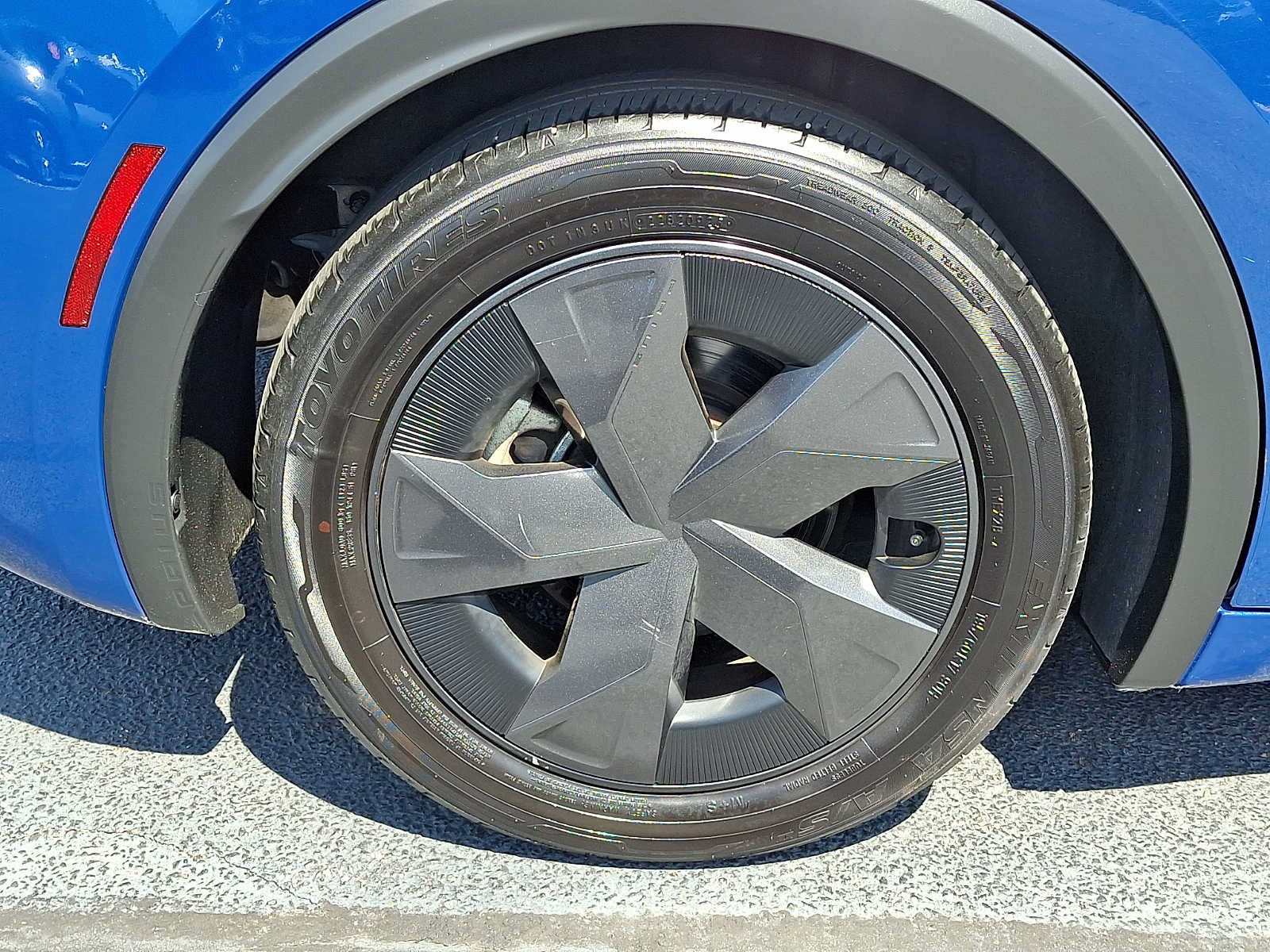 Used 2025 Toyota Prius LE FWD image 8