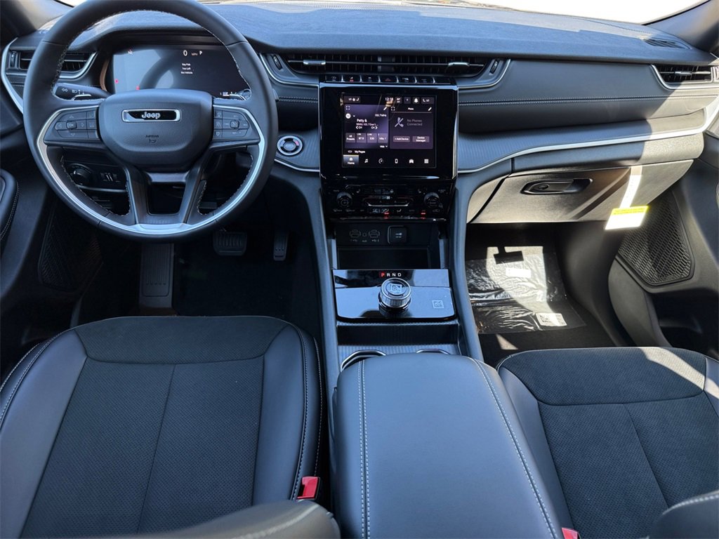 New 2025 Jeep Grand Cherokee Altitude image 10