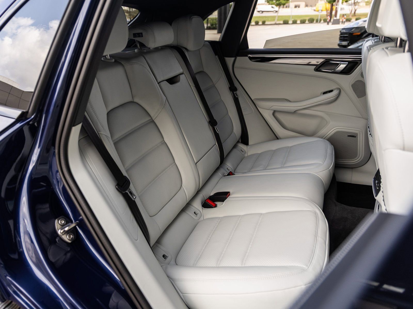 New 2026 Porsche Macan Turbo image 41