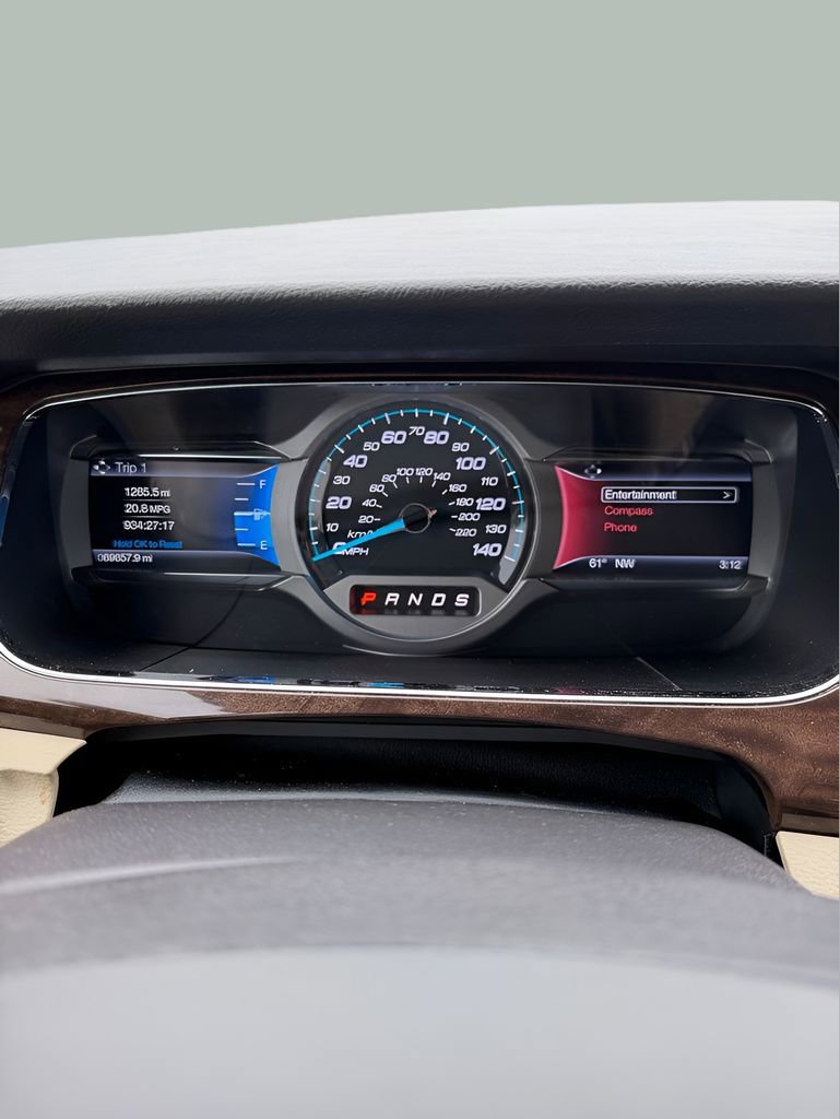 Used 2016 Ford Taurus Limited w/ Equipment Group 301A AWD/4WD image 24