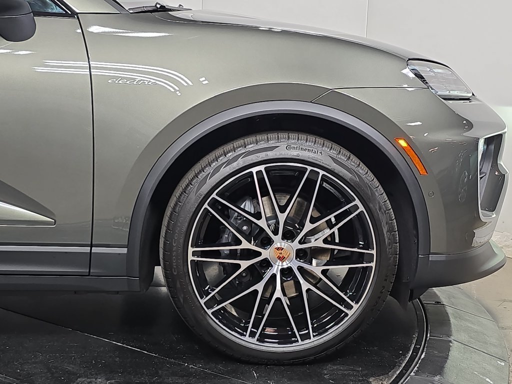New 2026 Porsche Macan Electric RWD image 11