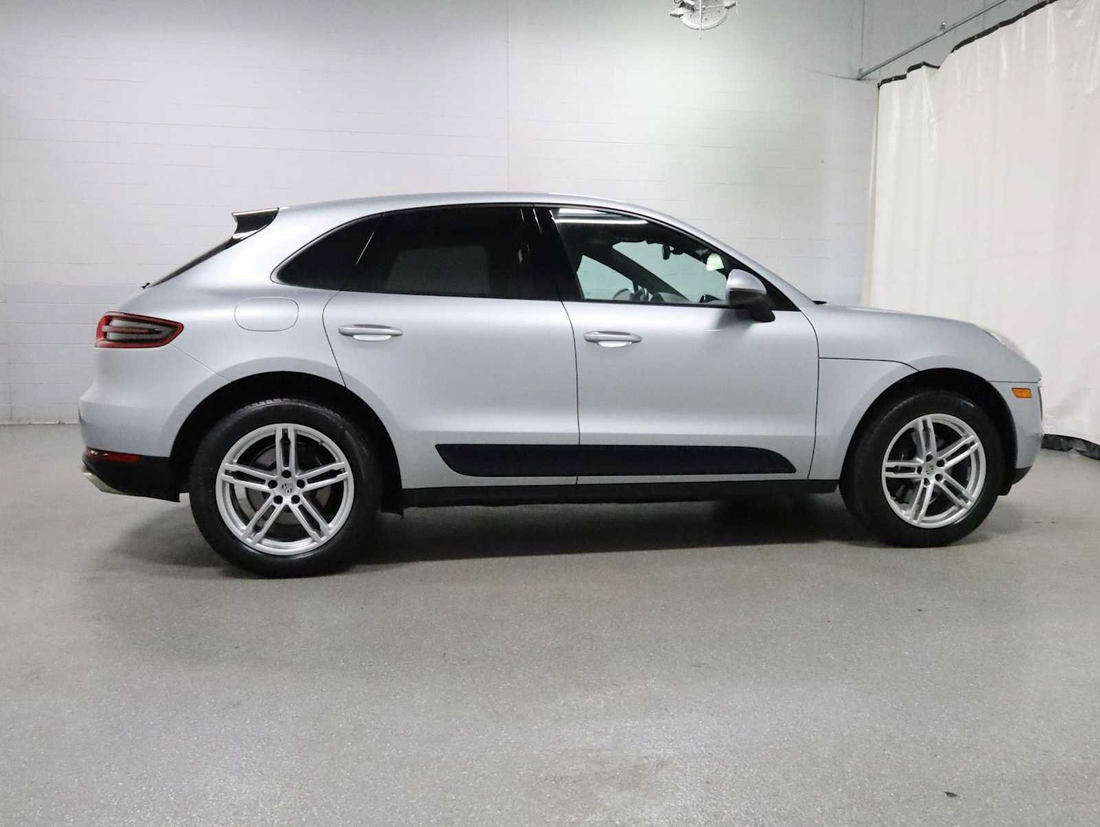 Used 2018 Porsche Macan AWD/4WD image 10