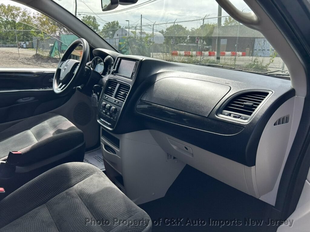 Used 2019 Dodge Grand Caravan SE w/ UConnect Hands-Free Group FWD image 21