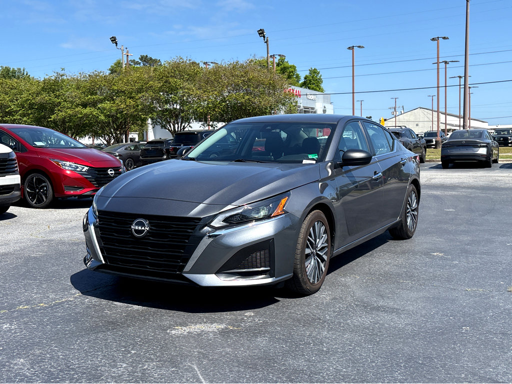 Used 2024 Nissan Altima 2.5 SV FWD image 3