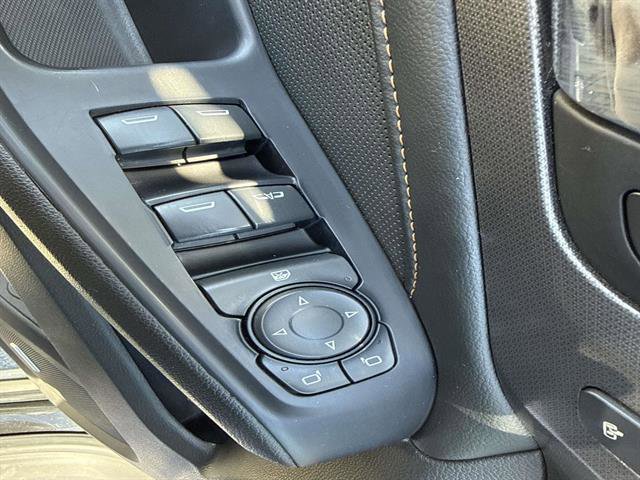 Used 2021 Chevrolet Traverse Premier FWD image 13