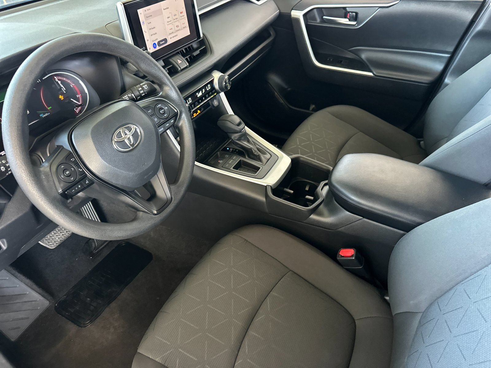 Used 2024 Toyota RAV4 XLE FWD image 9