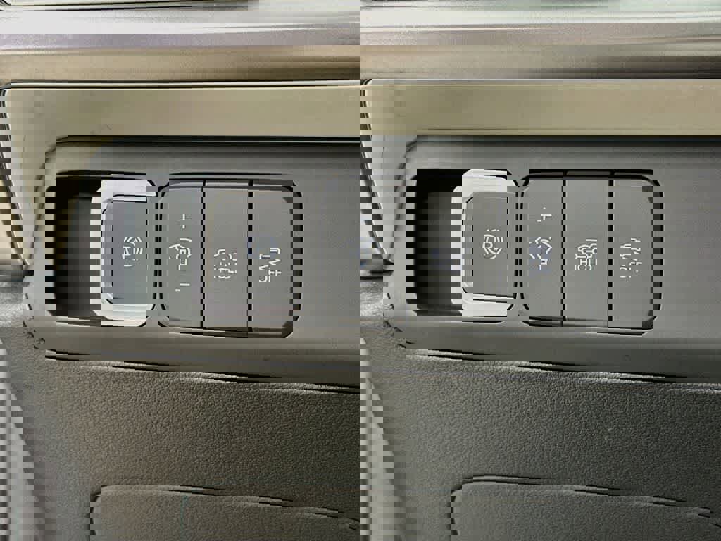 Used 2024 Hyundai Santa Fe SE FWD image 25