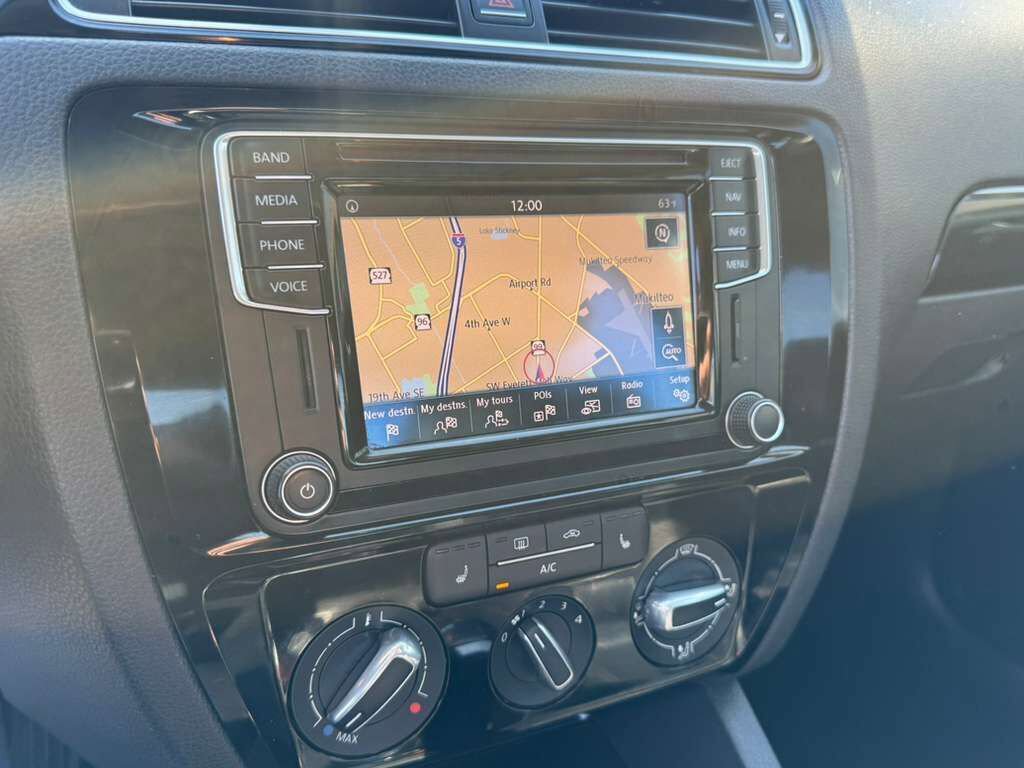 Used 2016 Volkswagen Jetta SEL FWD image 22