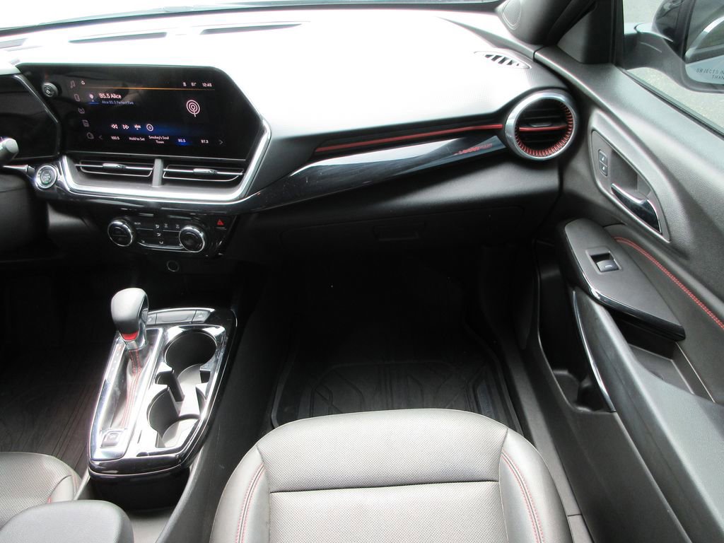 Certified 2025 Chevrolet Trax RS w/ Driver Confidence Package FWD image 17