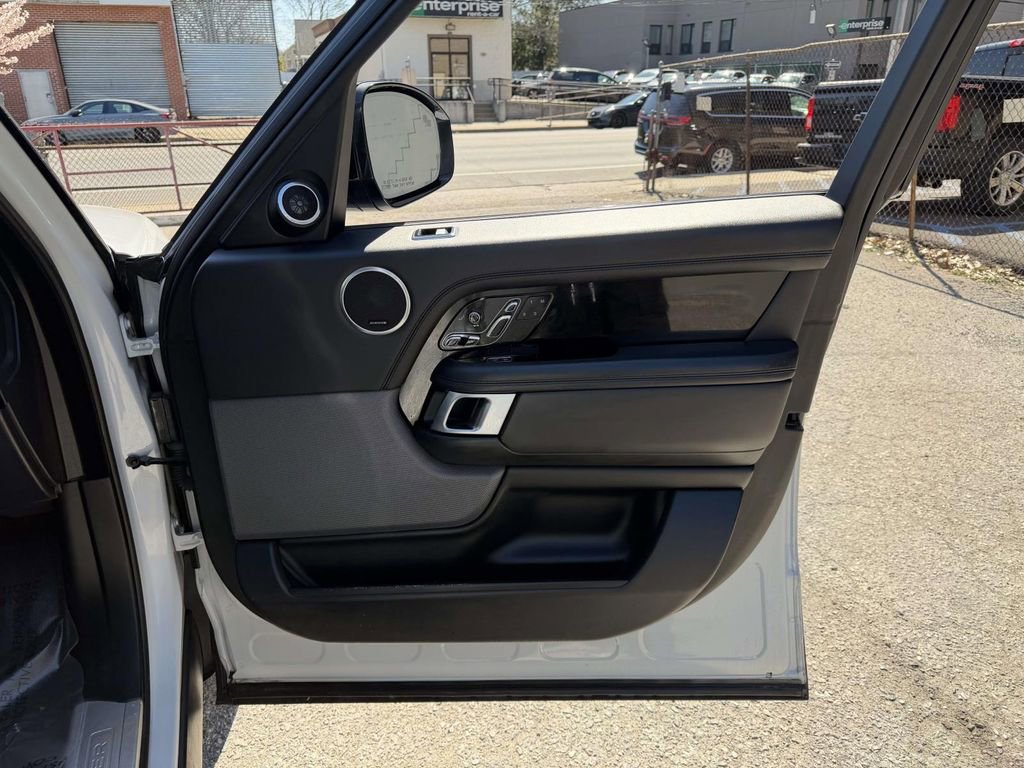 Used 2019 Land Rover Range Rover HSE image 12