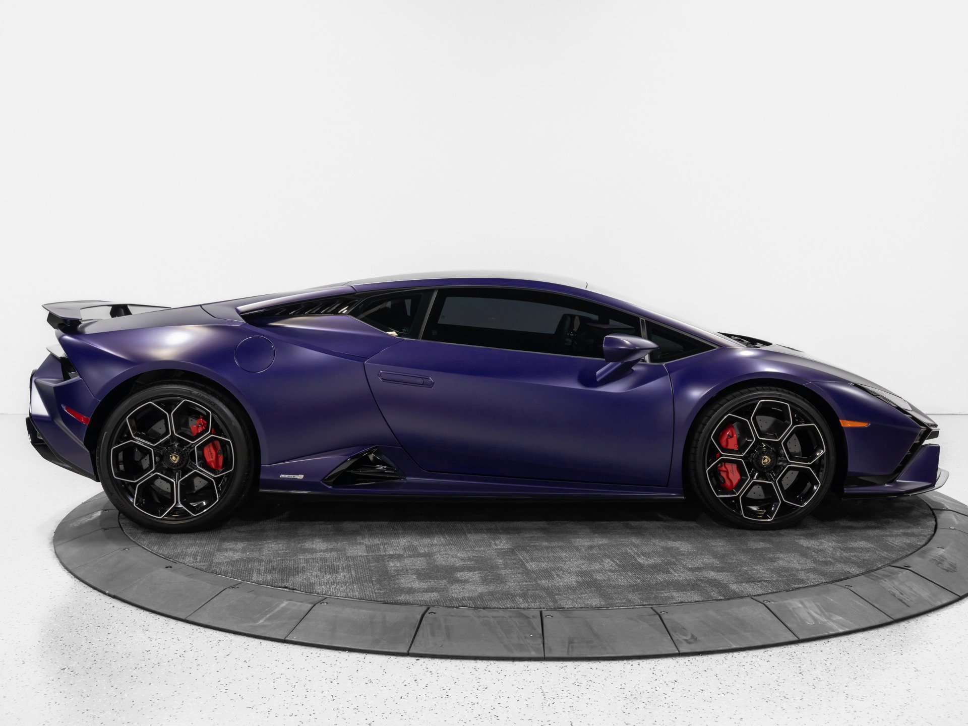 Used 2024 Lamborghini Huracan Tecnica RWD image 10