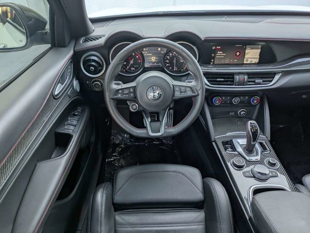Used 2023 Alfa Romeo Stelvio Estrema AWD/4WD image 17