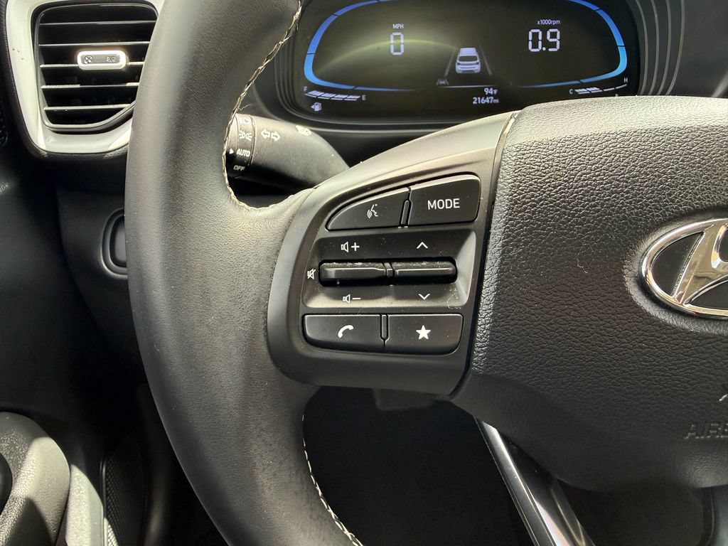 Used 2024 Hyundai Venue Limited FWD image 14