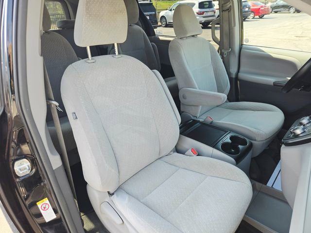 Used 2019 Toyota Sienna LE w/ LE Preferred Package FWD image 20