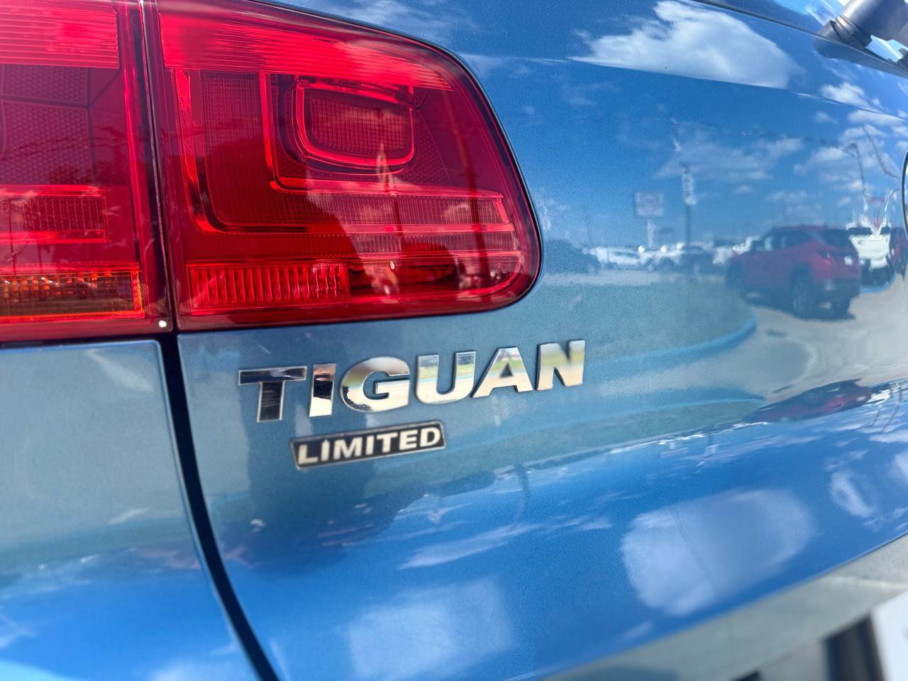 Used 2017 Volkswagen Tiguan Limited w/ Premium Package image 24