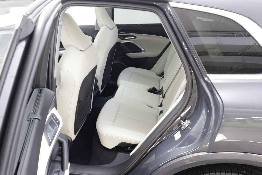 Used 2025 Audi Q5 Prestige AWD/4WD image 17