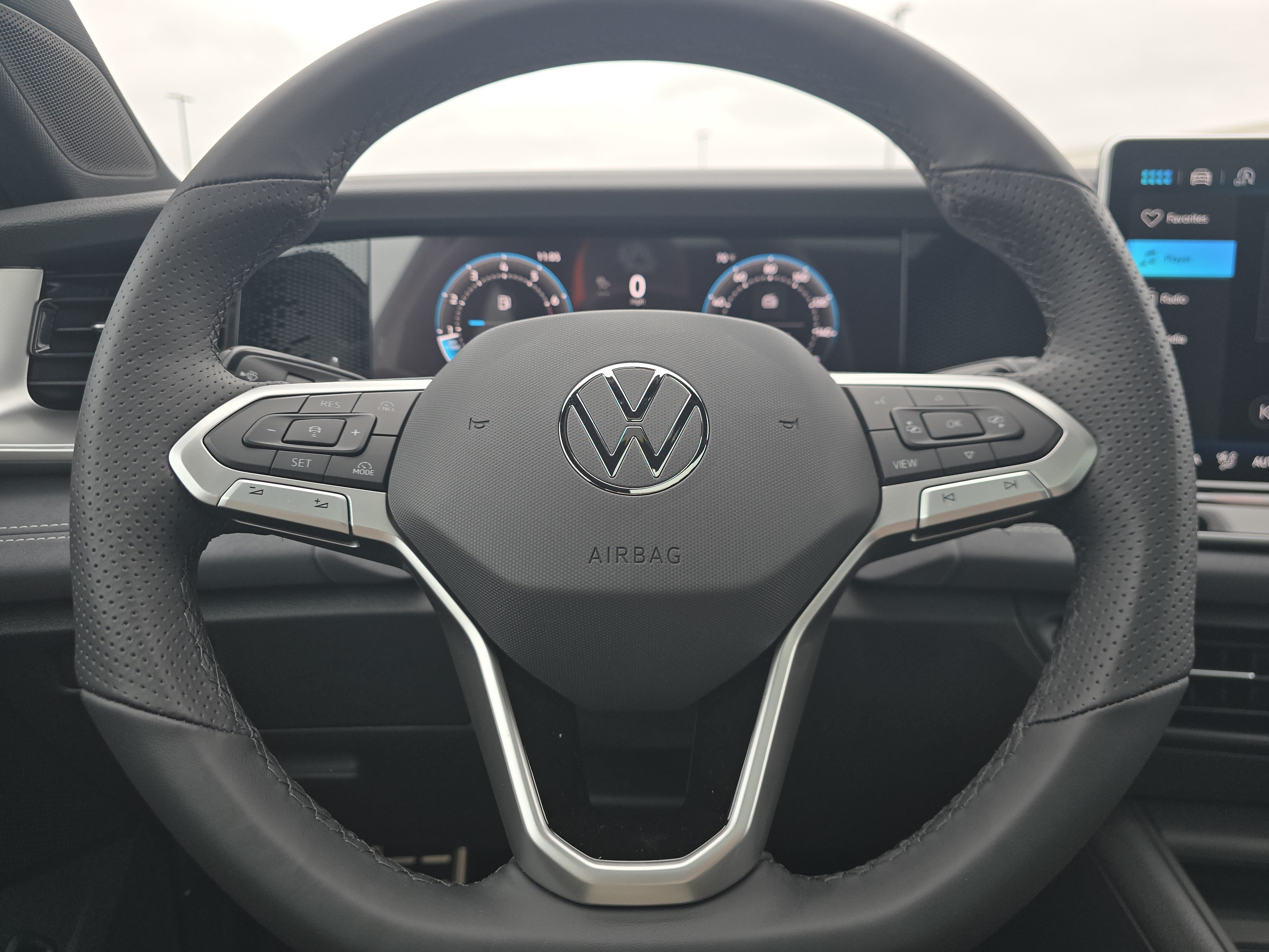 New 2026 Volkswagen Tiguan SE R-Line AWD/4WD image 22