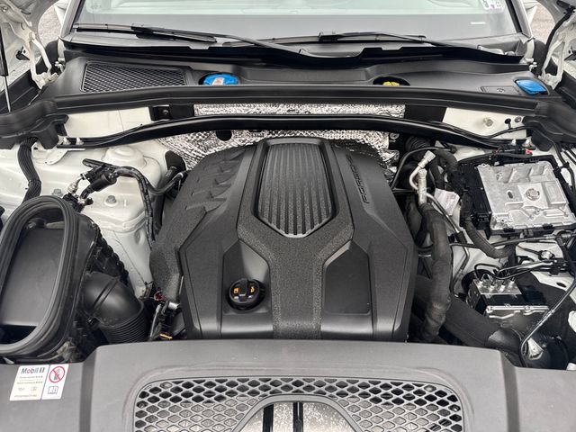 Used 2022 Porsche Macan AWD/4WD image 24
