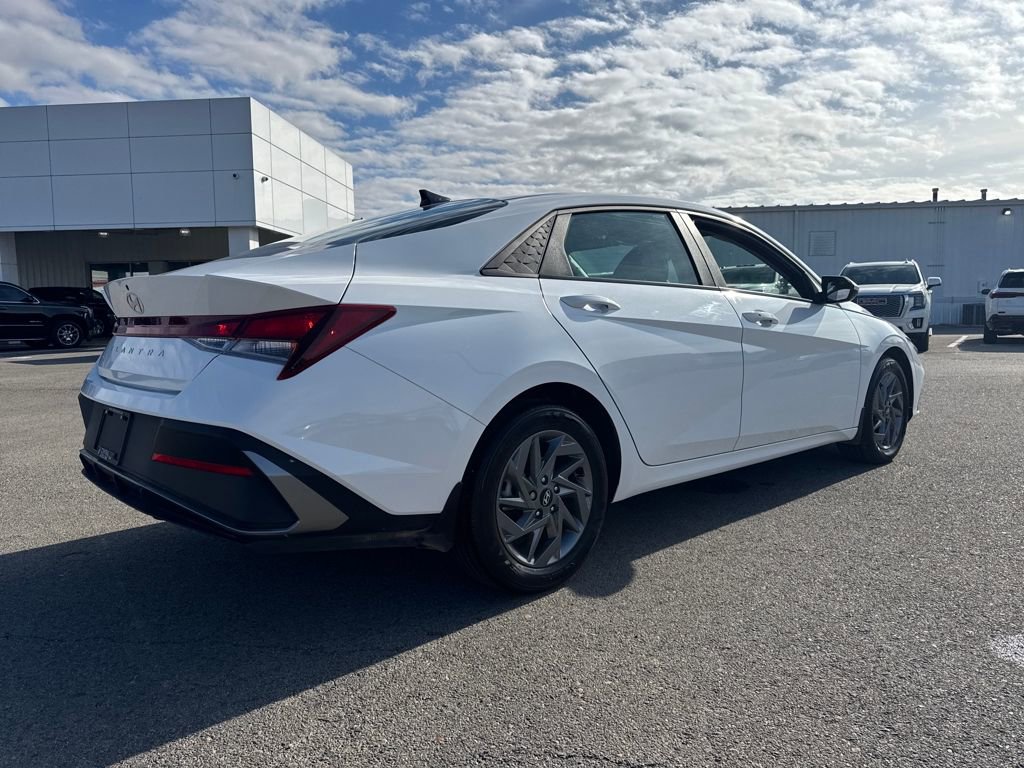 Used 2024 Hyundai Elantra SEL image 6