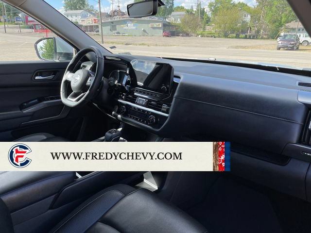 Used 2025 Nissan Pathfinder SL AWD/4WD image 42