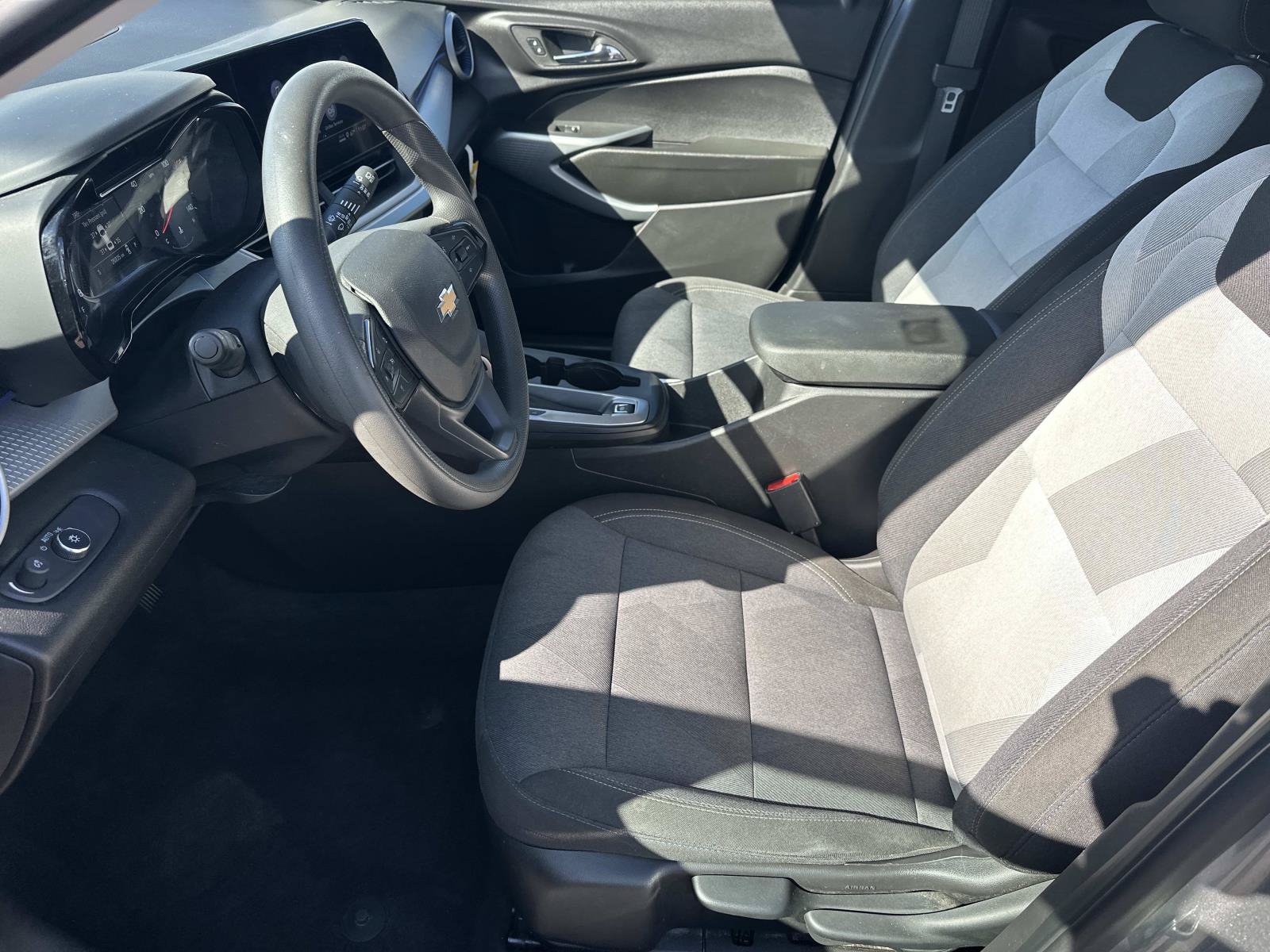 Used 2025 Chevrolet Trax LS w/ LS Convenience Package FWD image 18