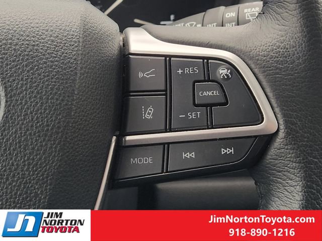 Used 2025 Toyota Sienna XLE image 31