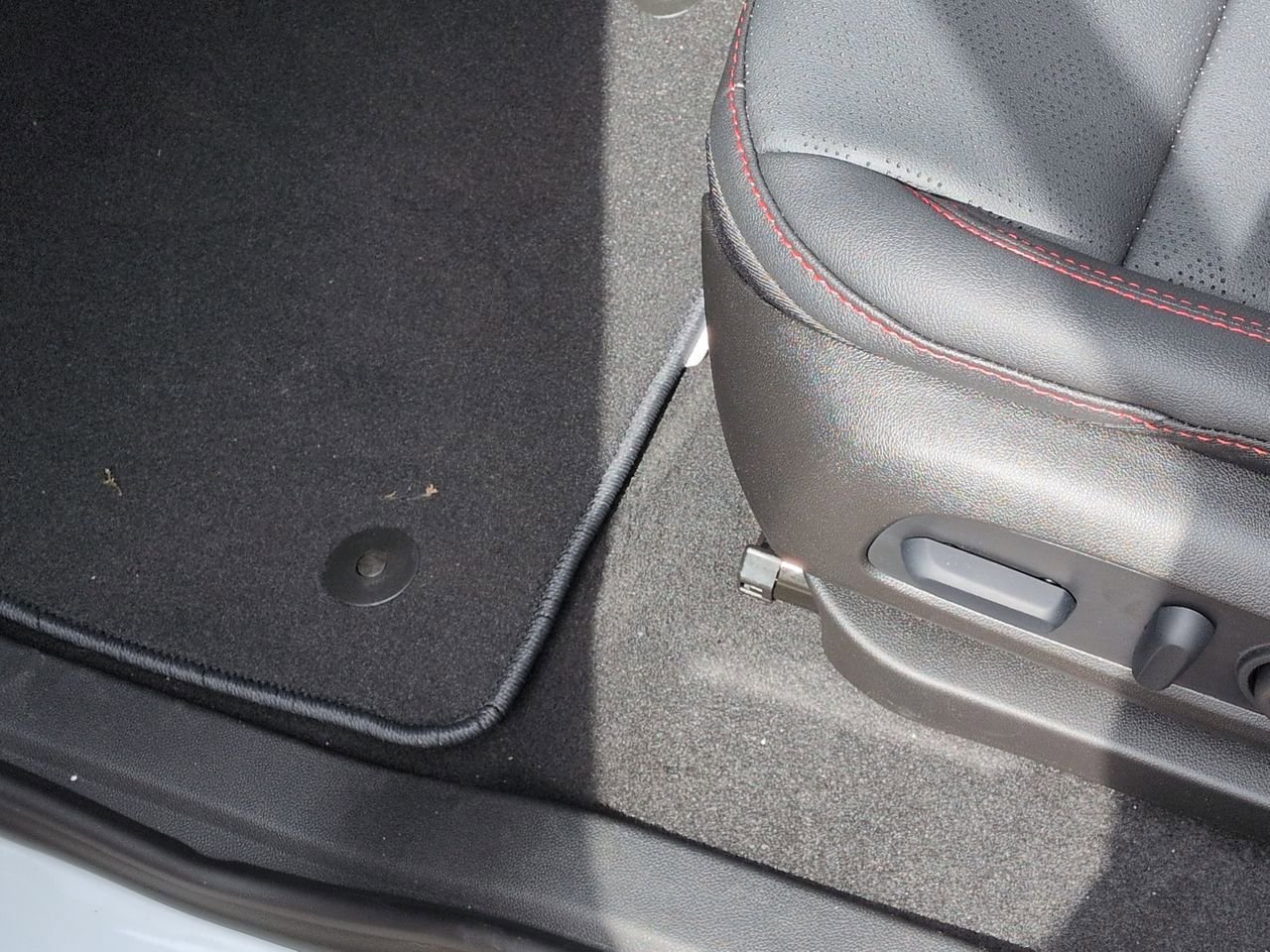 New 2027 Chevrolet Bolt RS w/ Super Cruise Package FWD image 35