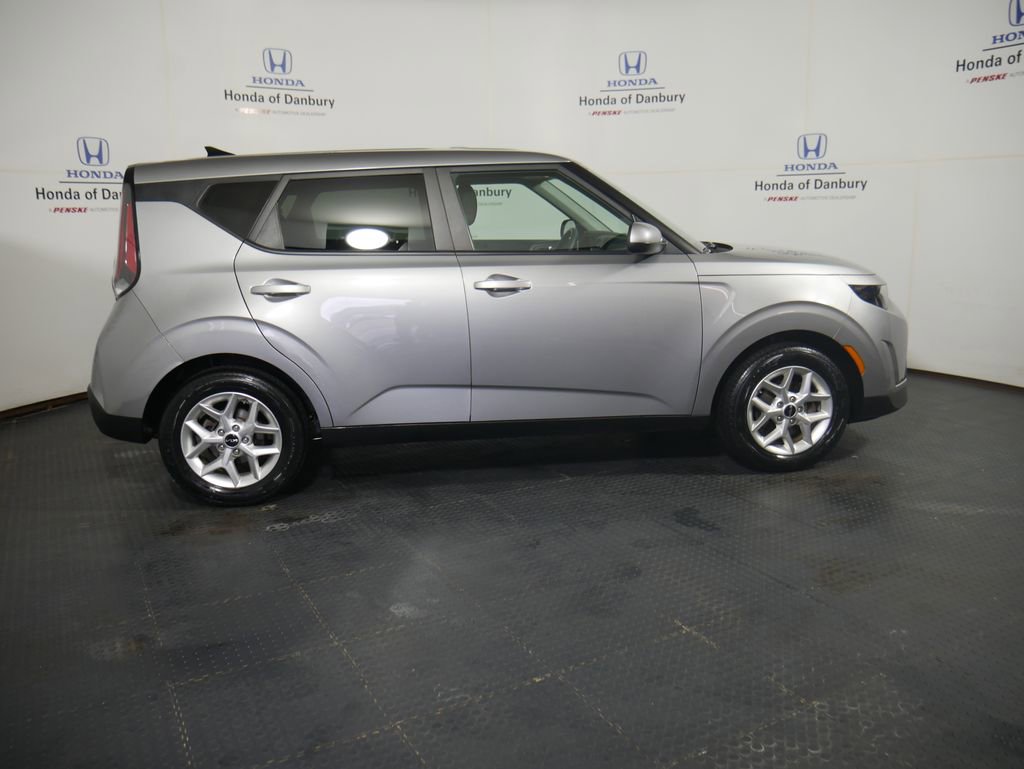 Used 2023 Kia Soul LX w/ LX Technology Package FWD image 4