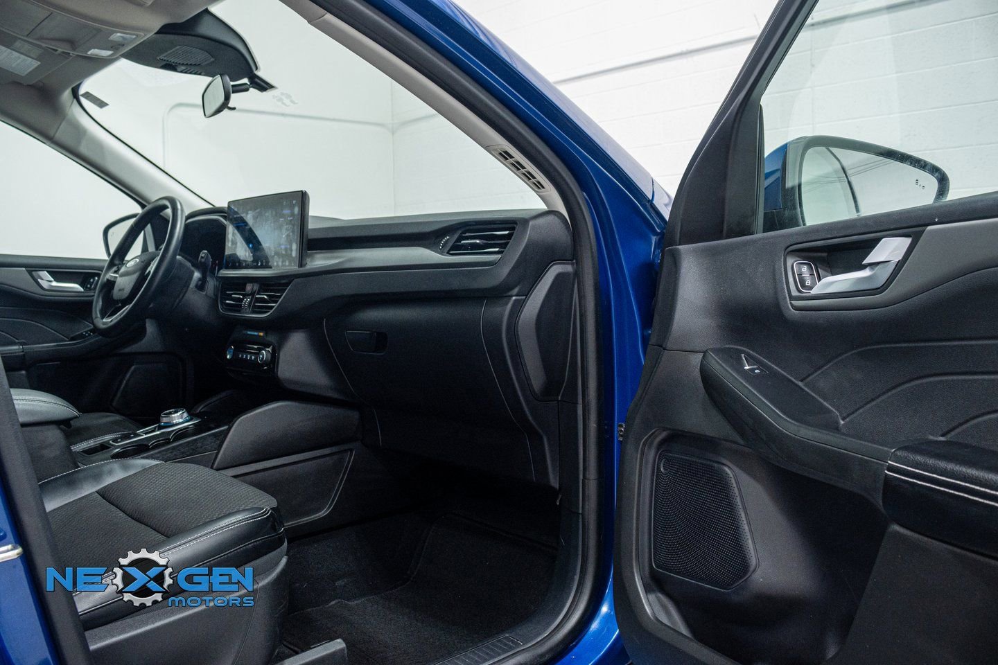 Used 2023 Ford Escape SE image 36