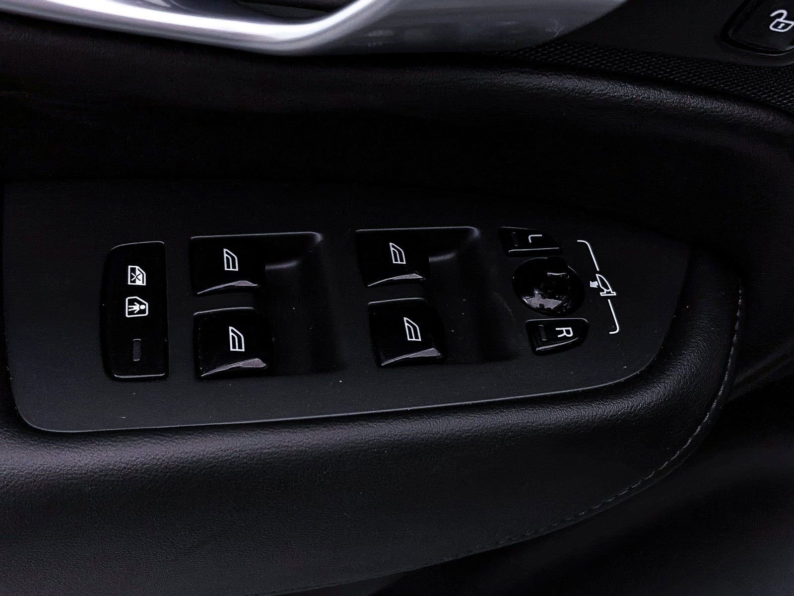 Used 2024 Volvo XC90 B6 Plus w/ Protection Package Premier image 18