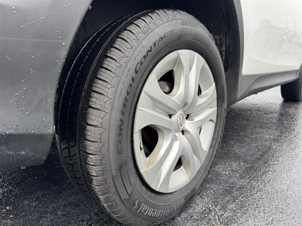 Used 2014 Toyota RAV4 LE FWD image 10