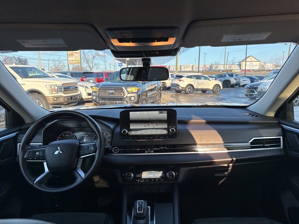 Used 2024 Mitsubishi Outlander SE image 22
