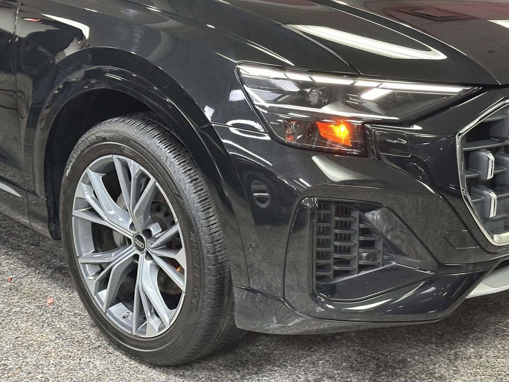 Used 2025 Audi Q8 Premium w/ Convenience Package AWD/4WD image 7