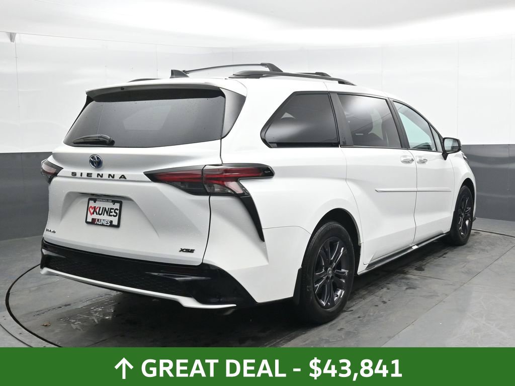 Used 2025 Toyota Sienna XSE AWD/4WD image 7