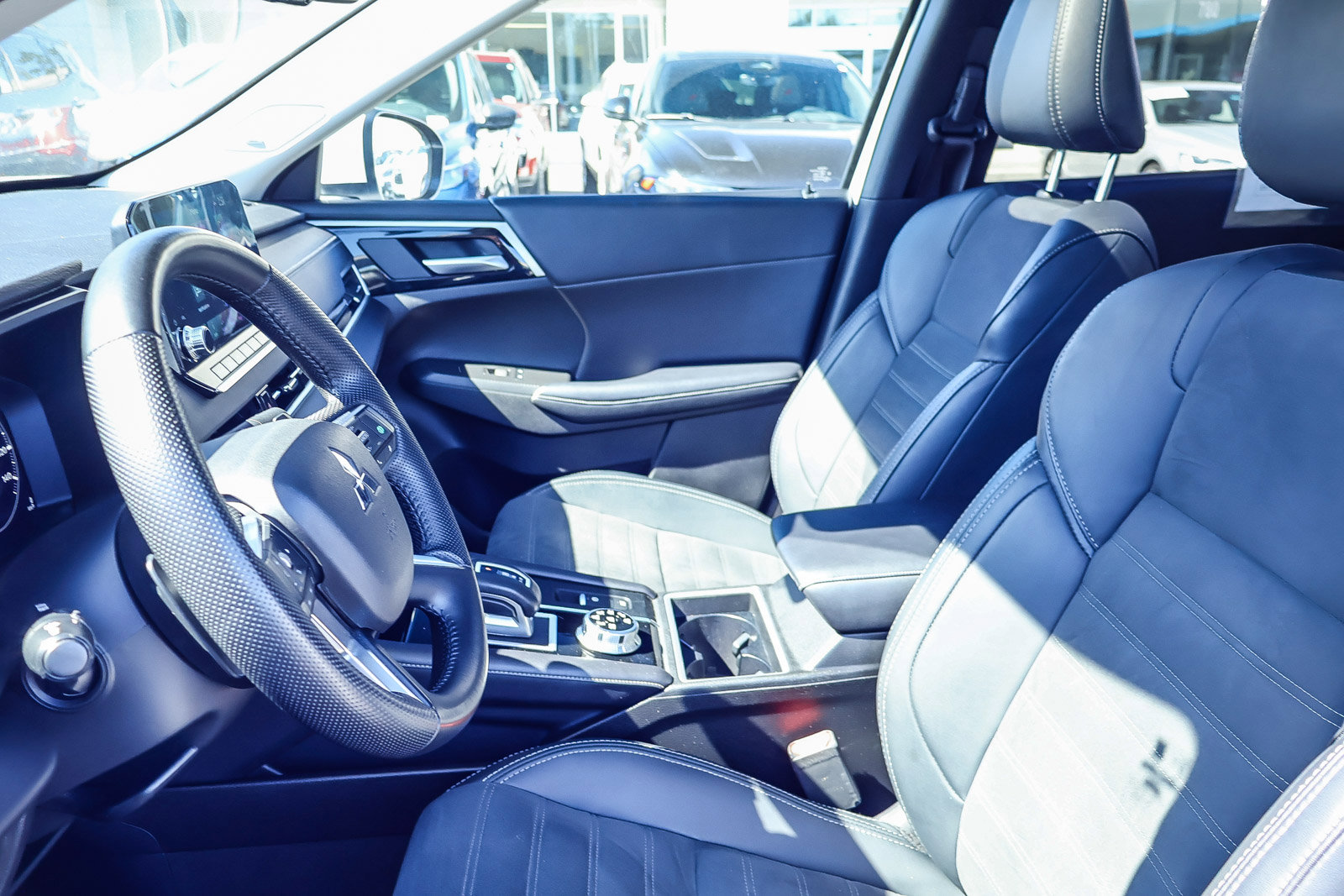 Used 2024 Mitsubishi Outlander SE image 15