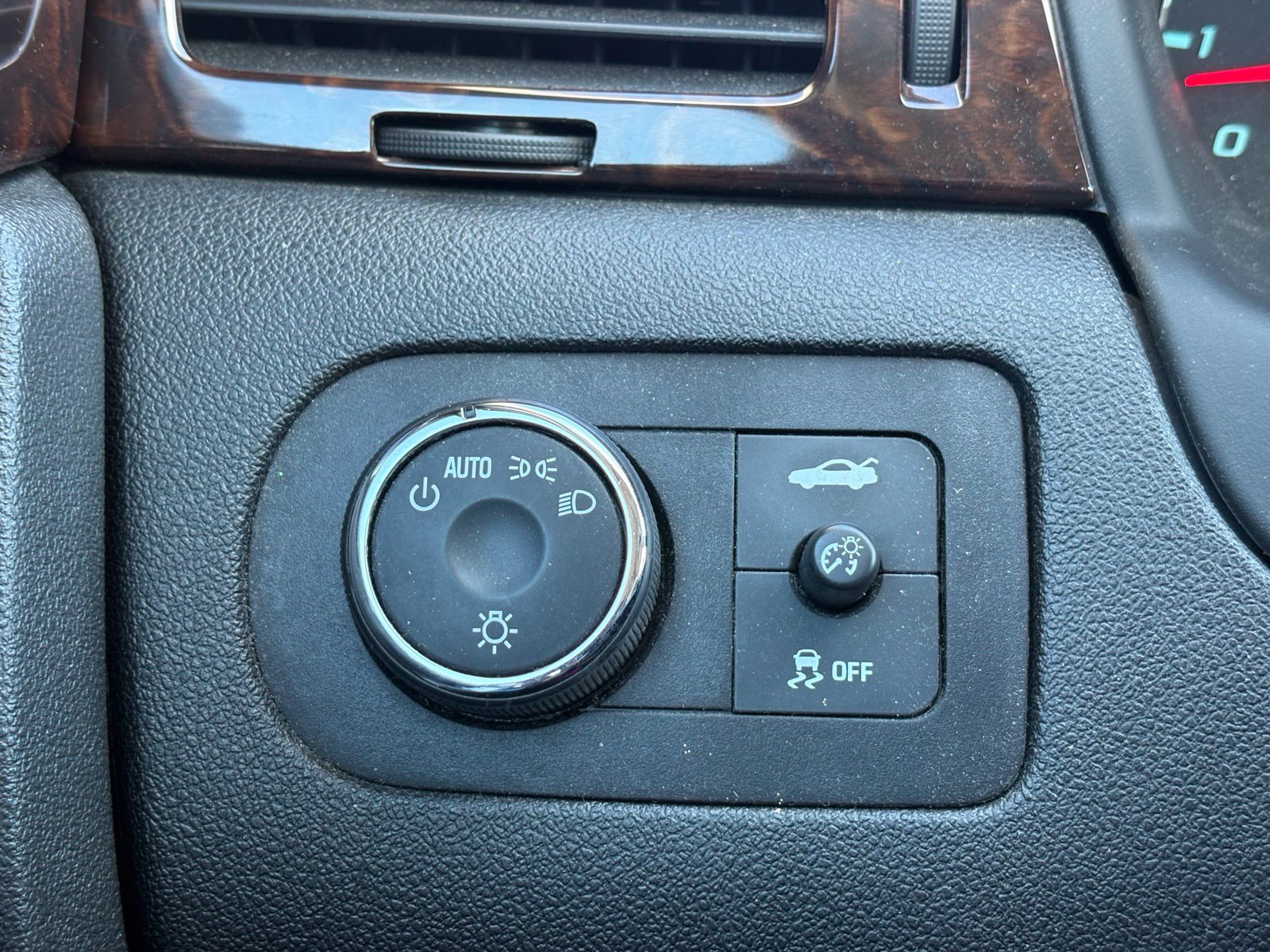 Used 2014 Chevrolet Impala LT w/ LT Sunroof Package FWD image 17