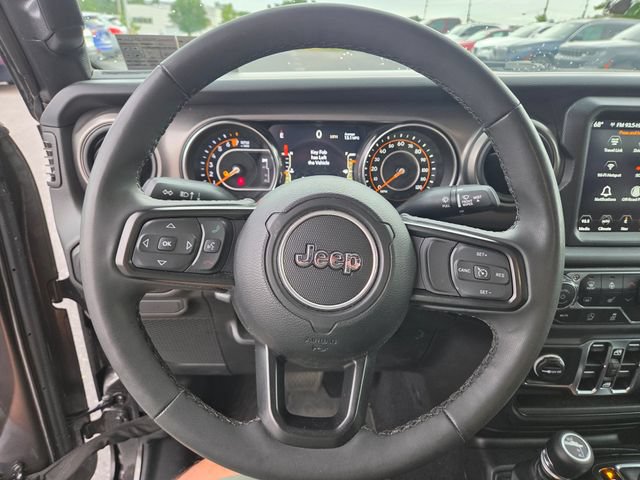 Used 2023 Jeep Gladiator Sport AWD/4WD image 4