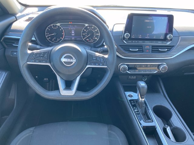 Used 2025 Nissan Altima 2.5 SV FWD image 7